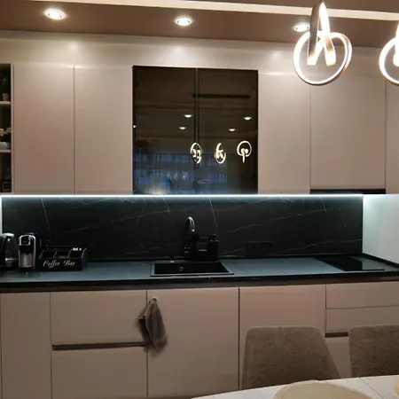 The Sunrise And The Sunset - Luxury 2br With Mineral Pool & Parking