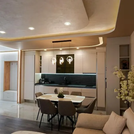 The Sunrise And The Sunset - Luxury 2br With Mineral Pool & Parking