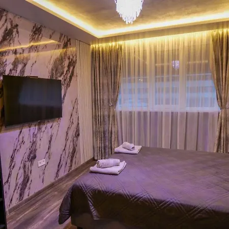 The Sunrise And The Sunset - Luxury 2br With Mineral Pool & Parking Varna
