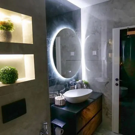 The Sunrise And The Sunset - Luxury 2br With Mineral Pool & Parking * Varna
