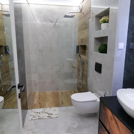 The Sunrise And The Sunset - Luxury 2br With Mineral Pool & Parking
